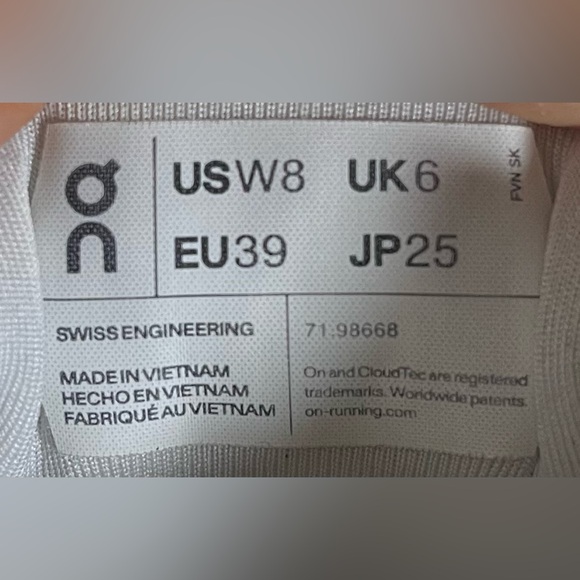 On CloudFlyer 4 REFLECTIVE Womens Size 8 Running Shoes Sneakers Nimbus Cobble - Picture 12 of 13